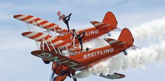 Air display spectacular! AeroSuperBatics-Wingwalkers