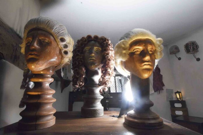 Displays reflect the Elizabethan era Displays reflect the Elizabethan era