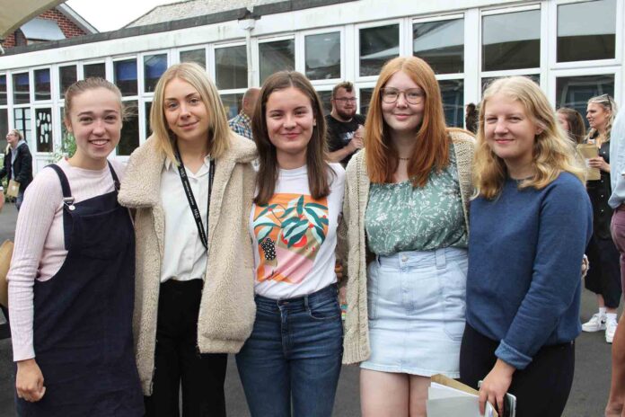 Hele’s celebration: Amy Best, Morgan Ellicott, Bethany Allen, Rachel Wintour and Jenny Whistler Hele’s celebration: Amy Best, Morgan Ellicott, Bethany Allen, Rachel Wintour and Jenny Whistler