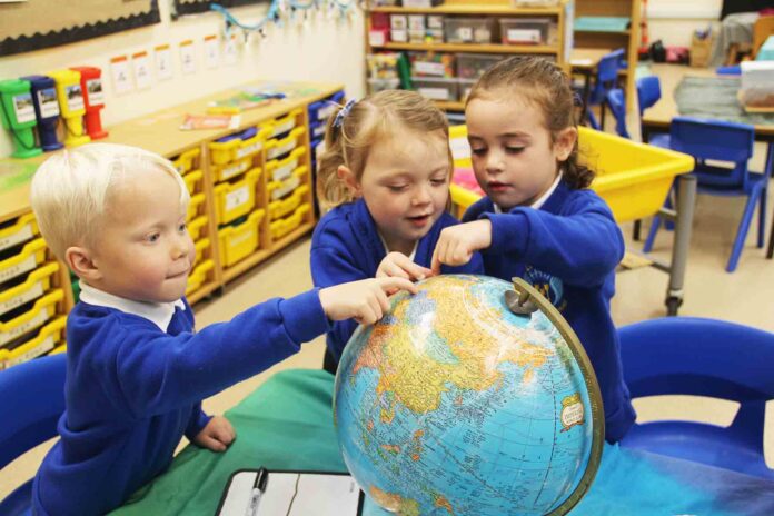 Foundation stage children look for lakes and oceans on the globe as they begin the new Ocean curriculum at Leigham Primary School Foundation stage children look for lakes and oceans on the globe as they begin the new Ocean curriculum at Leigham Primary School
