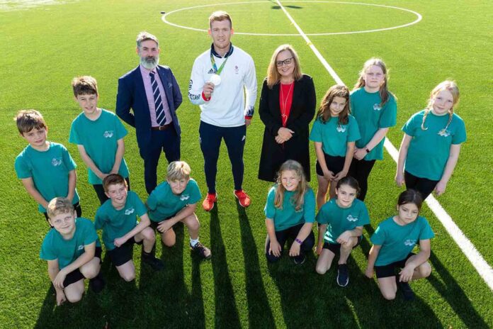 Olympian Sam Cross pictured at Morley Meadow Primary School with pupils and staff Olympian Sam Cross pictured at Morley Meadow Primary School with pupils and staff