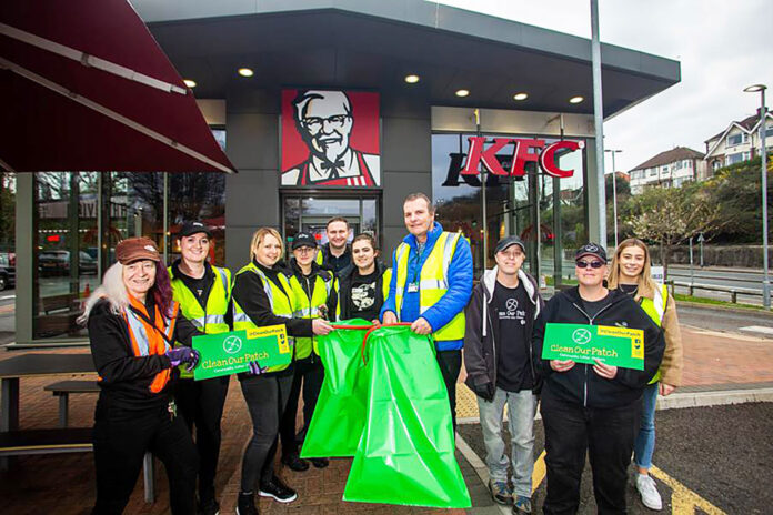 KFC staff and the rest of the litter-picking crew KFC staff and the rest of the litter-picking crew