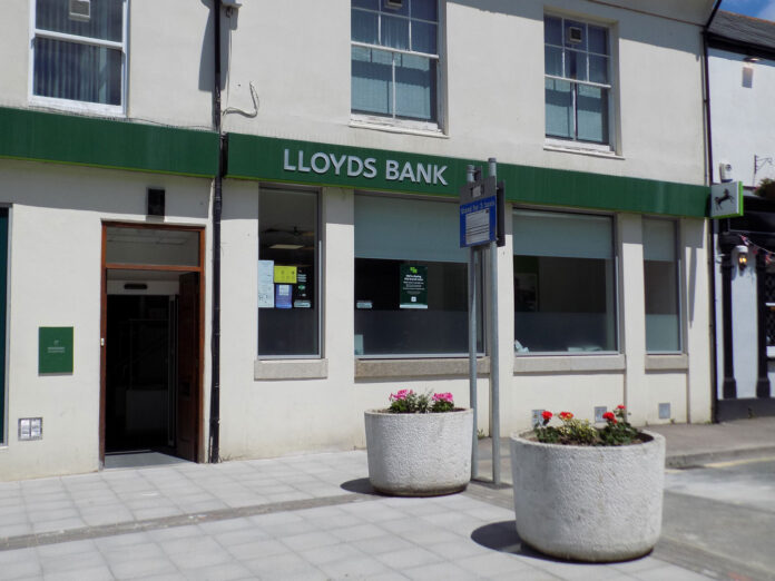 Lloyds-Bank Plympton Lloyds-Bank Plympton