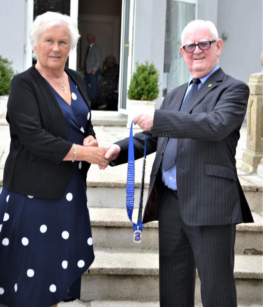 Jeff Horgan hands over the chain of office to Jill Owen