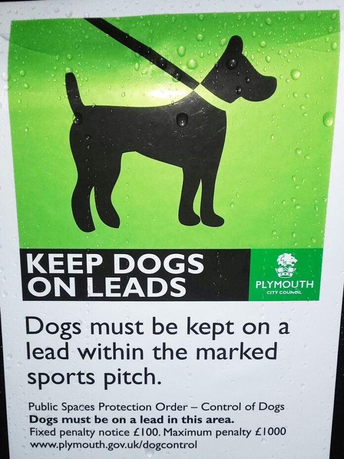 Dogs-on-lead-notice Dogs-on-lead-notice