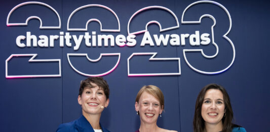 Liz Harding (centre) pictured with the ‘Rising Leader of the Year’ award at the 2023 Charity Times Awards.