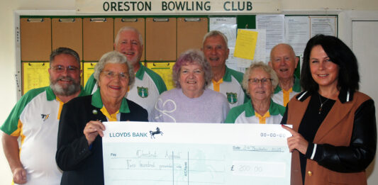 Oreston Bowls Club £200 raised for Chestnut Appeal
