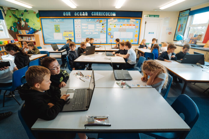 Award for Manadon Vale Manadon Vale Primary School has recently been awarded the prestigious UNICEF Bronze Award for Rights Respecting Schools (RRSA).