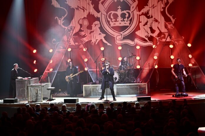 QUEEN EXTRAVAGANZA C Queen Touring Ltd, photographer Dave Nelson (7)